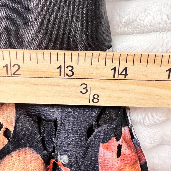 # A001 - Gracia Floral Lace Pencil Skirt Multi Color – Size L NWT - Picture 9 of 10